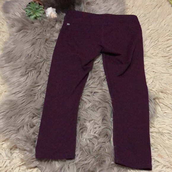 Fabletics Capri style-Eggplant-EUC - Picture 8 of 10